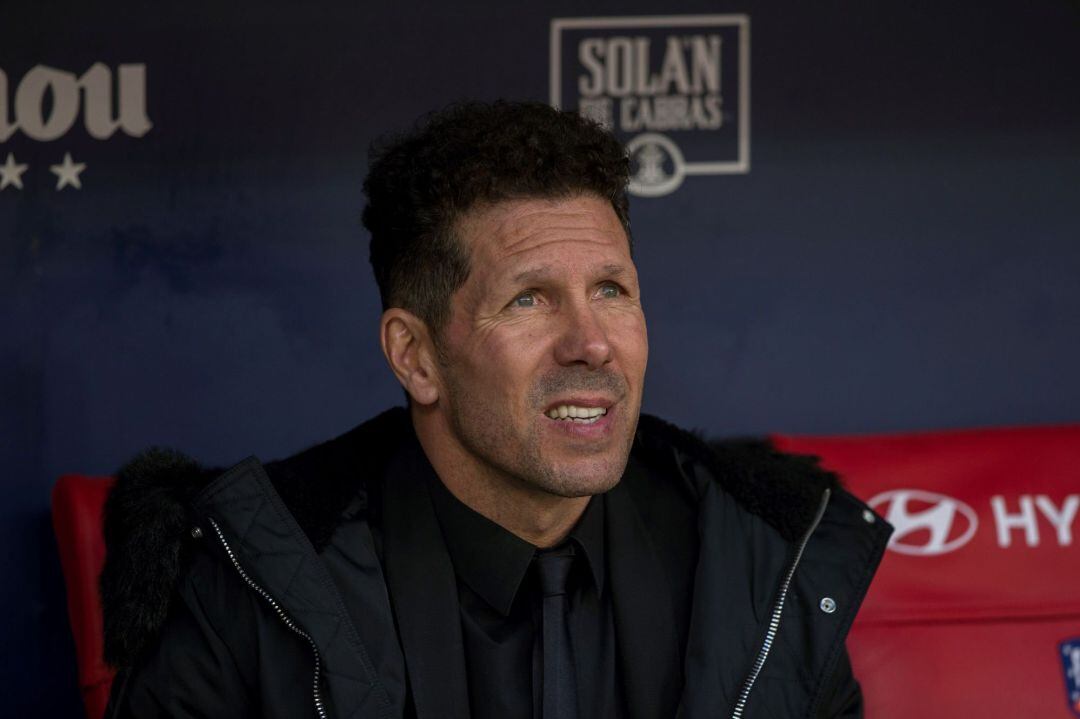 El entrenador del Atlético de Madrid, el argentino Diego Simeone, en el banquillo durante el partido ante el Villarreal.