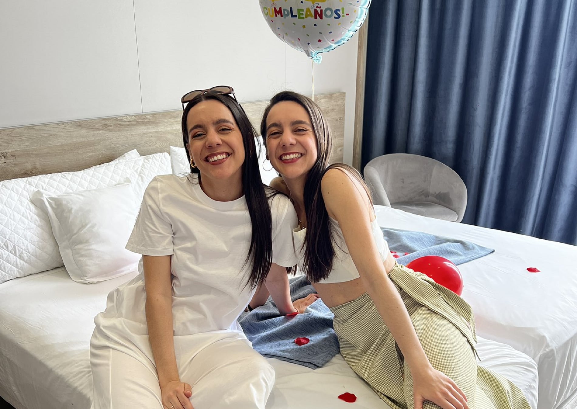 Valeria Castro y su hermana gemela cumplen 25 años