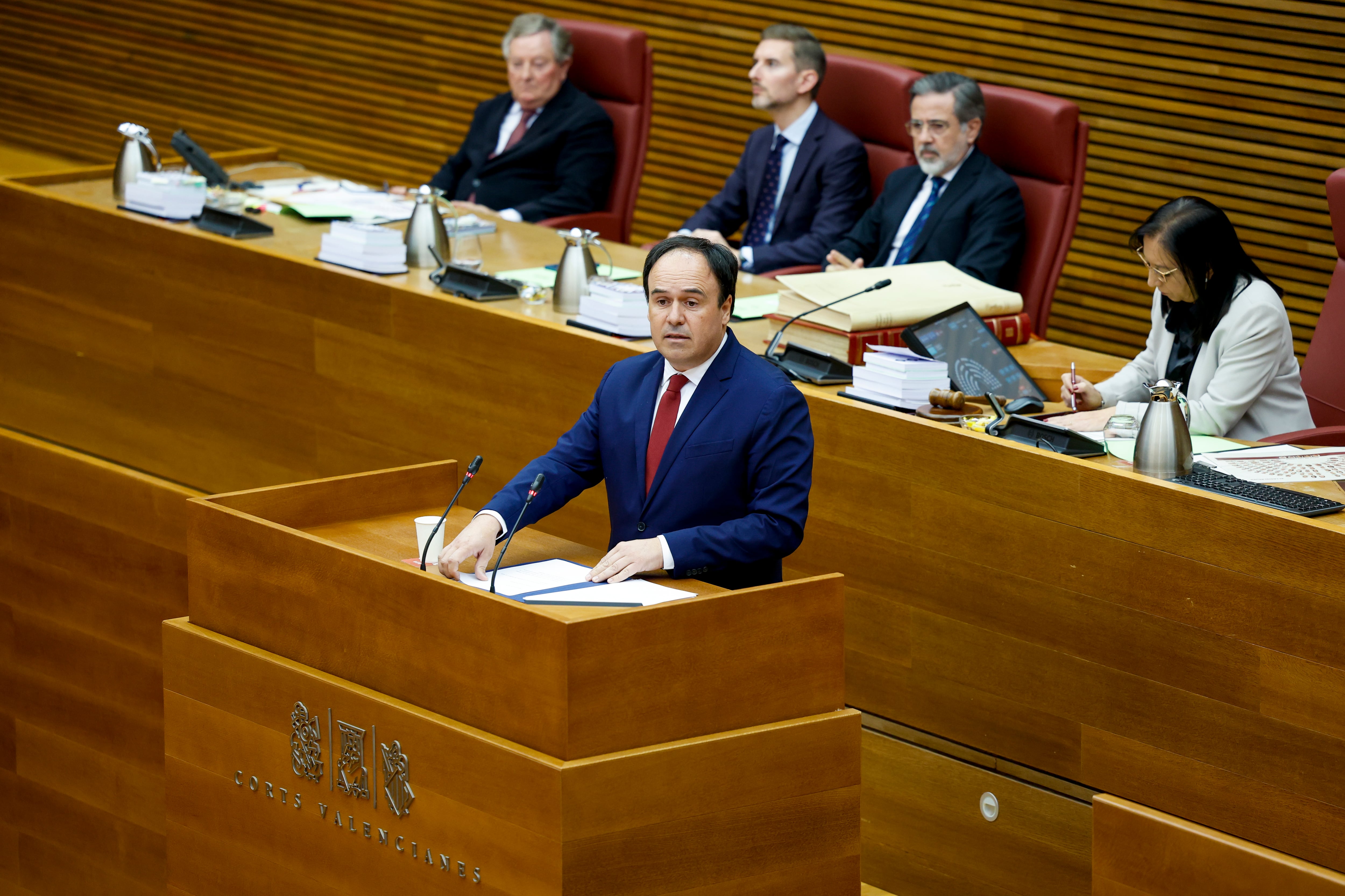 El nuevo president de la Generalitat, Juanfran Pérez Llorca, durante la 'Proposició' sobre su programa de gobierno tras tomar posesión de su cargo ante el pleno de Les Corts Valencianes