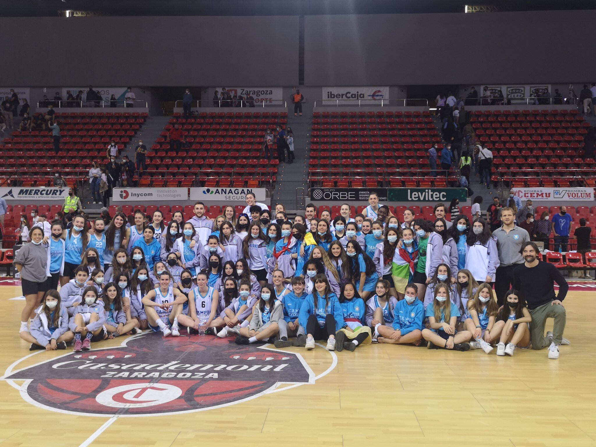 Última foto del Promete en Liga Endesa con algunas jugadoras de su cantera. / CDP