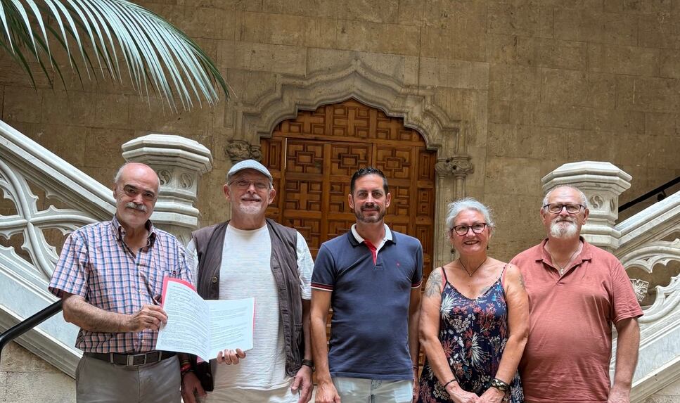 Familiares de Escandell con Matías Alonso y Fernández Bielsa