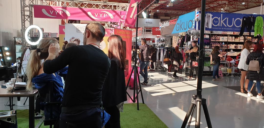 Ambiente durante el primer día de la celebración de la feria Belleza y Moda de Granada