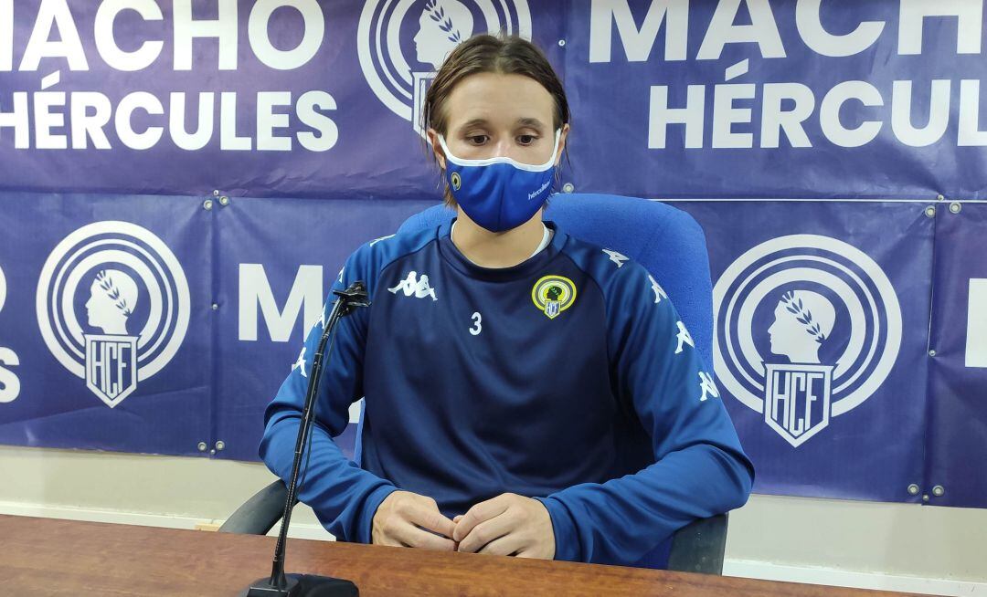 Nani, en la sala de prensa, con la mascarilla