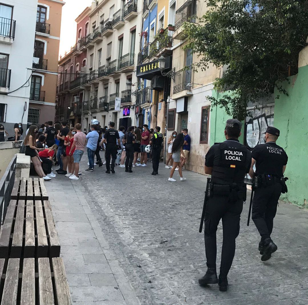 Vigilancia policial en el Casco Antiguo de Alicante