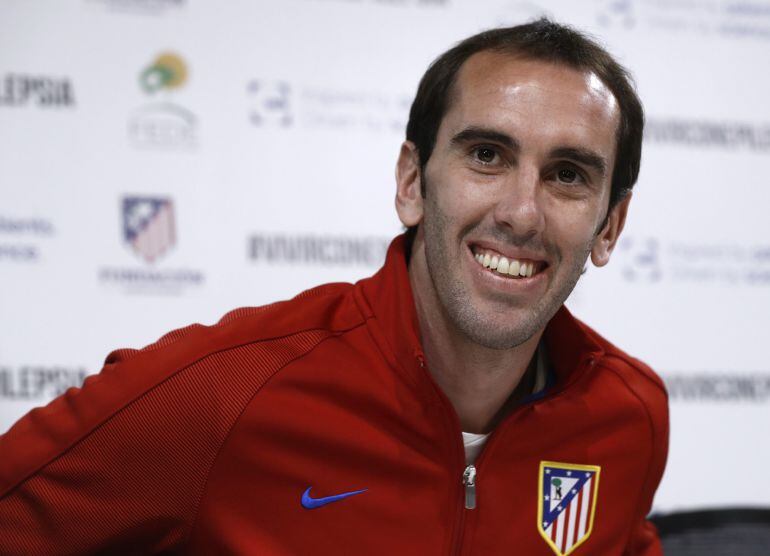 Diego Godín, este viernes, en la ciudad deportiva tras presentar la campaña &#039;Conocer la epilepsia nos hace nos hace iguales&#039;.