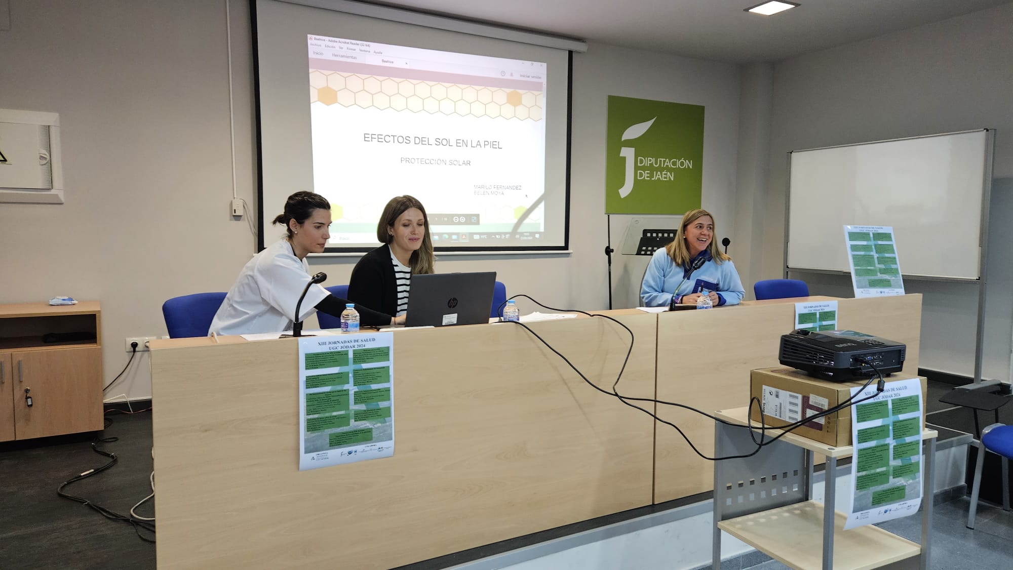 Momento de la conferencia &#039;Efectos del sol en la piel. Protección solar&#039;