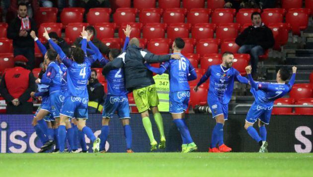 Los jugadores del Formentera celebran el pase a octavos