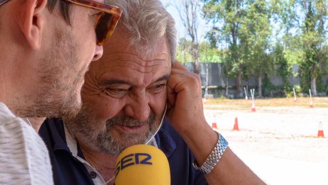 Carlos Miralles, entrevistado por Radio Dénia, en el autocine durante  el verano del 2019.