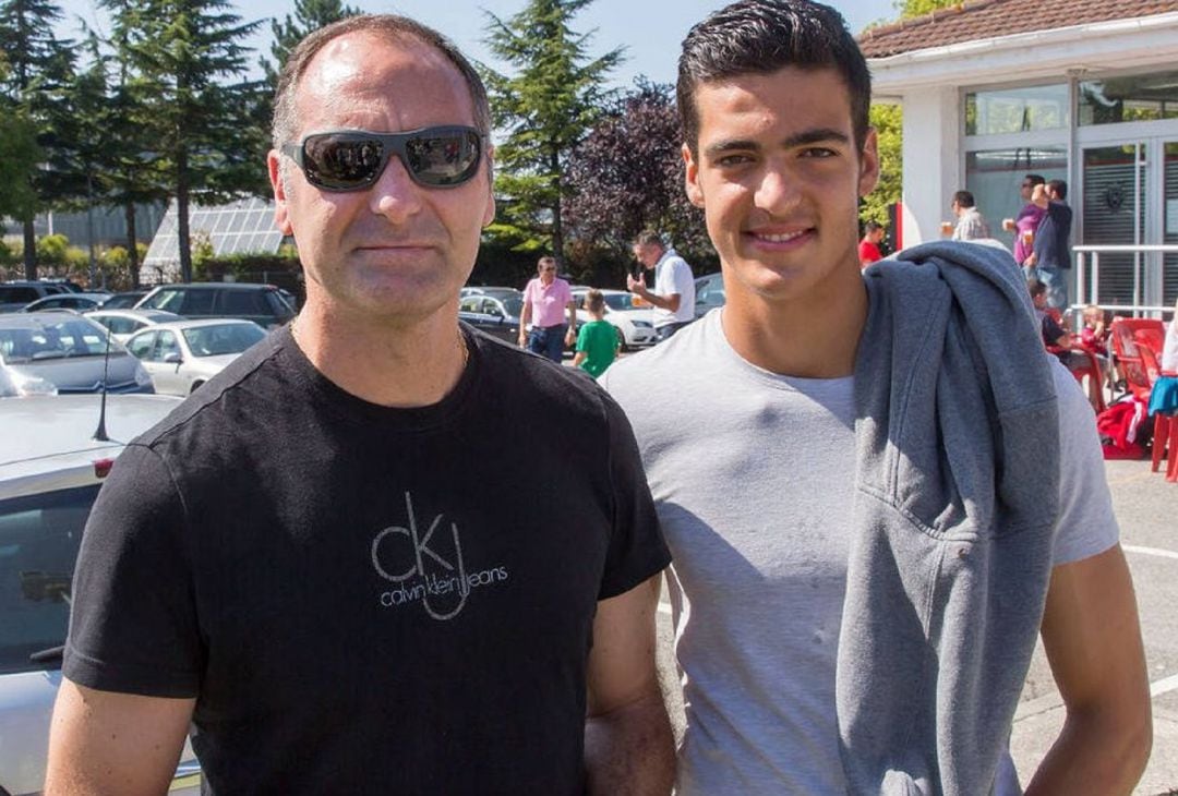 Ángel Miguel y Mikel Merino, padre e hijo futbolistas. 