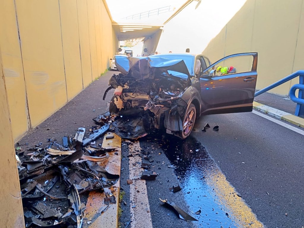 Imágenes del accidente en el acceso a Santa Cruz de Tenerife (Policía Local).