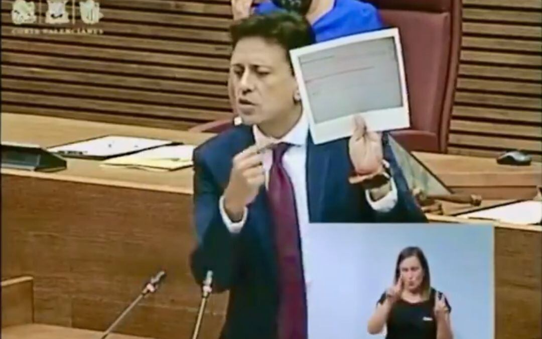 El diputado José Juan Zaplana durante su intervención