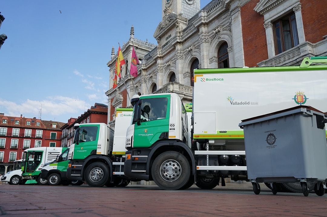 Vehículos del servicio de limpieza de Valladolid