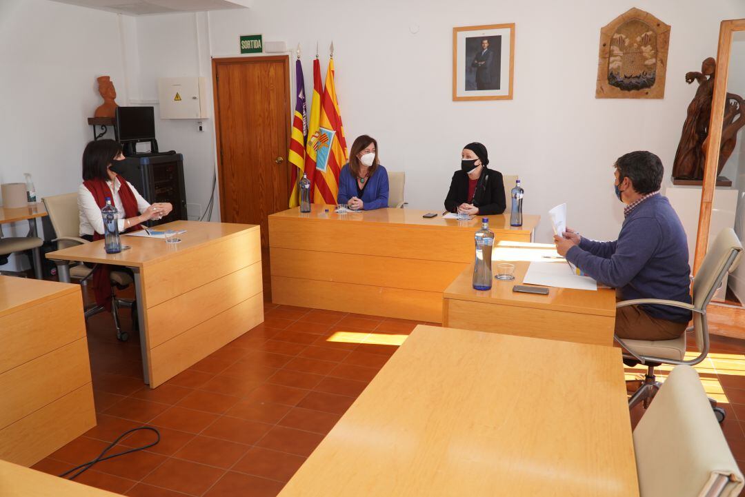 Francina Armengol y Alejandra Ferrer