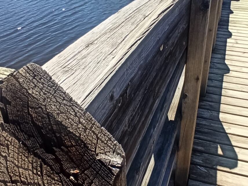 Estado de uno de los puentes sobre Fuentes Claras