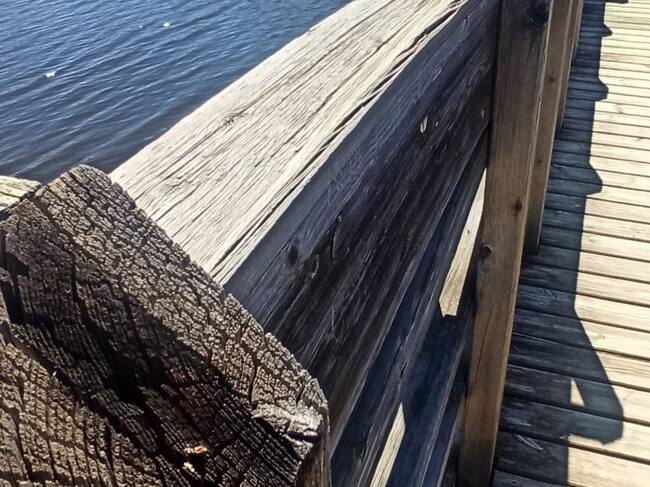 Estado de uno de los puentes sobre Fuentes Claras