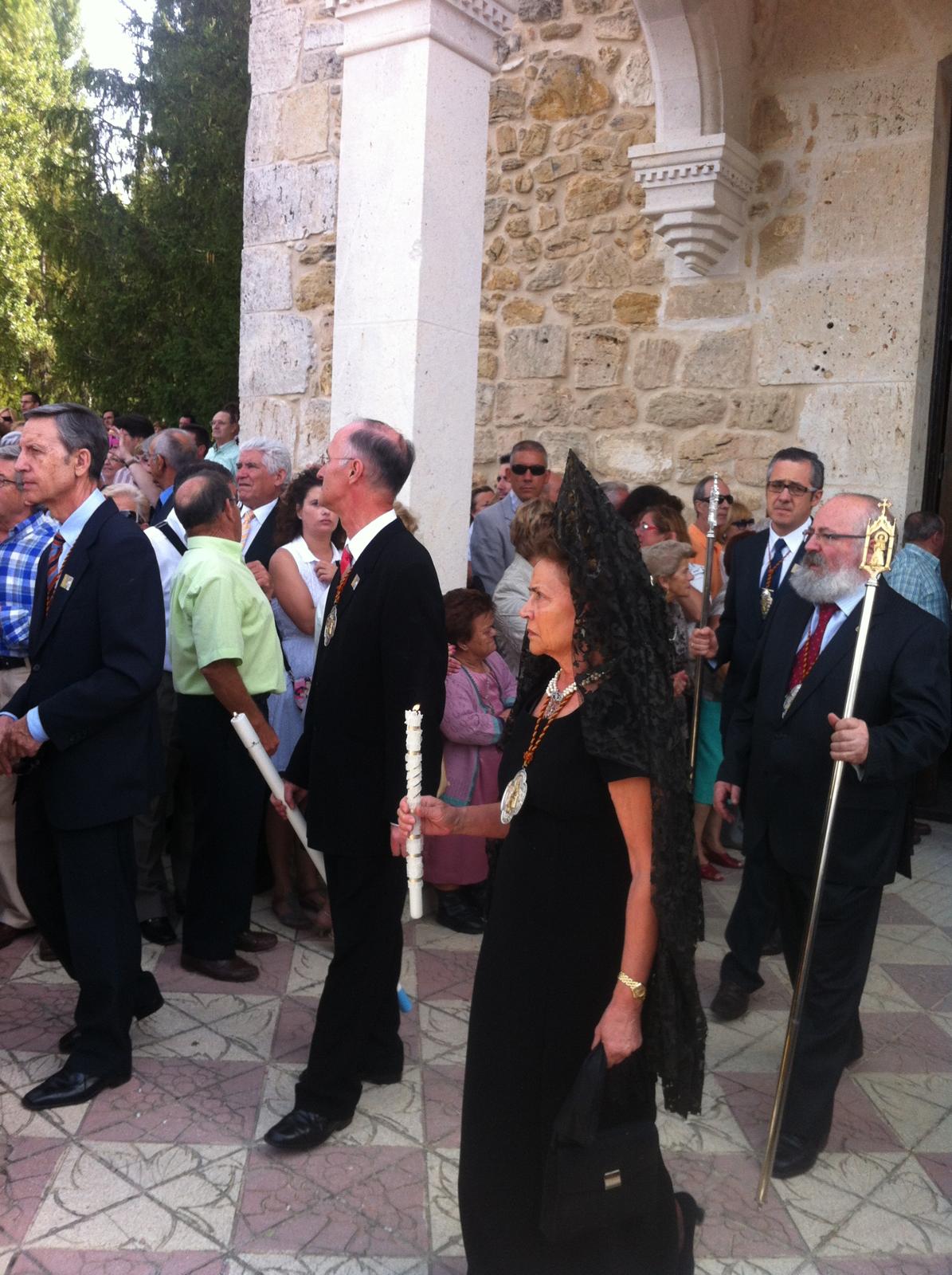 Lidia Guillén, camarera de la Virgen de las Viñas de Aranda, en la procesión el día de la fiesta de la patrona de Aranda