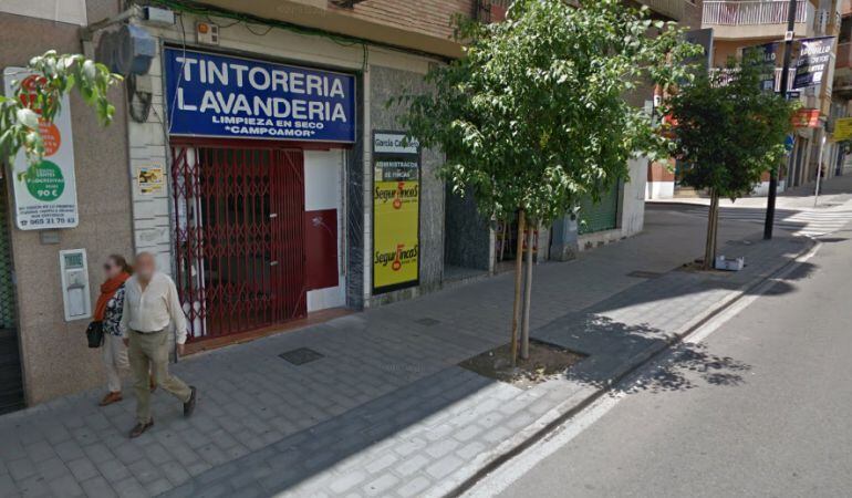 Comercios cerrados en el barrio de Campoamor de Alicante