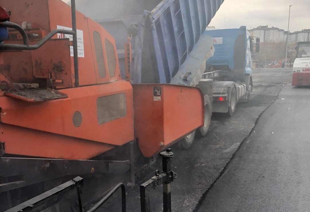 Obras de asfaltado de una carretera. Foto cedida por &#039;Obras La Muralla&#039;