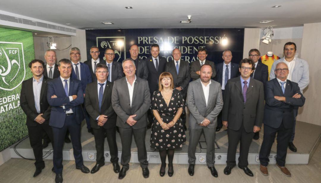 La junta directiva de la Federació Catalana de Futbol amb la presència d&#039;una única dona