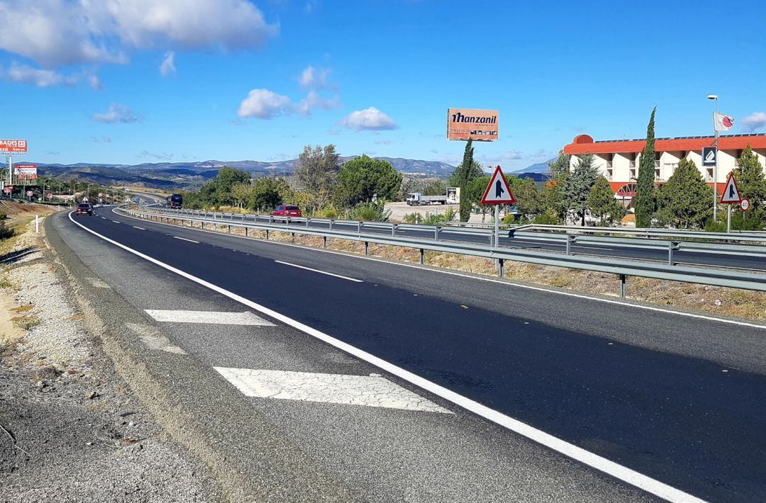 Aspecto de la A-92 con el firme mejorado entre Loja y Huétor Tájar (Granada)