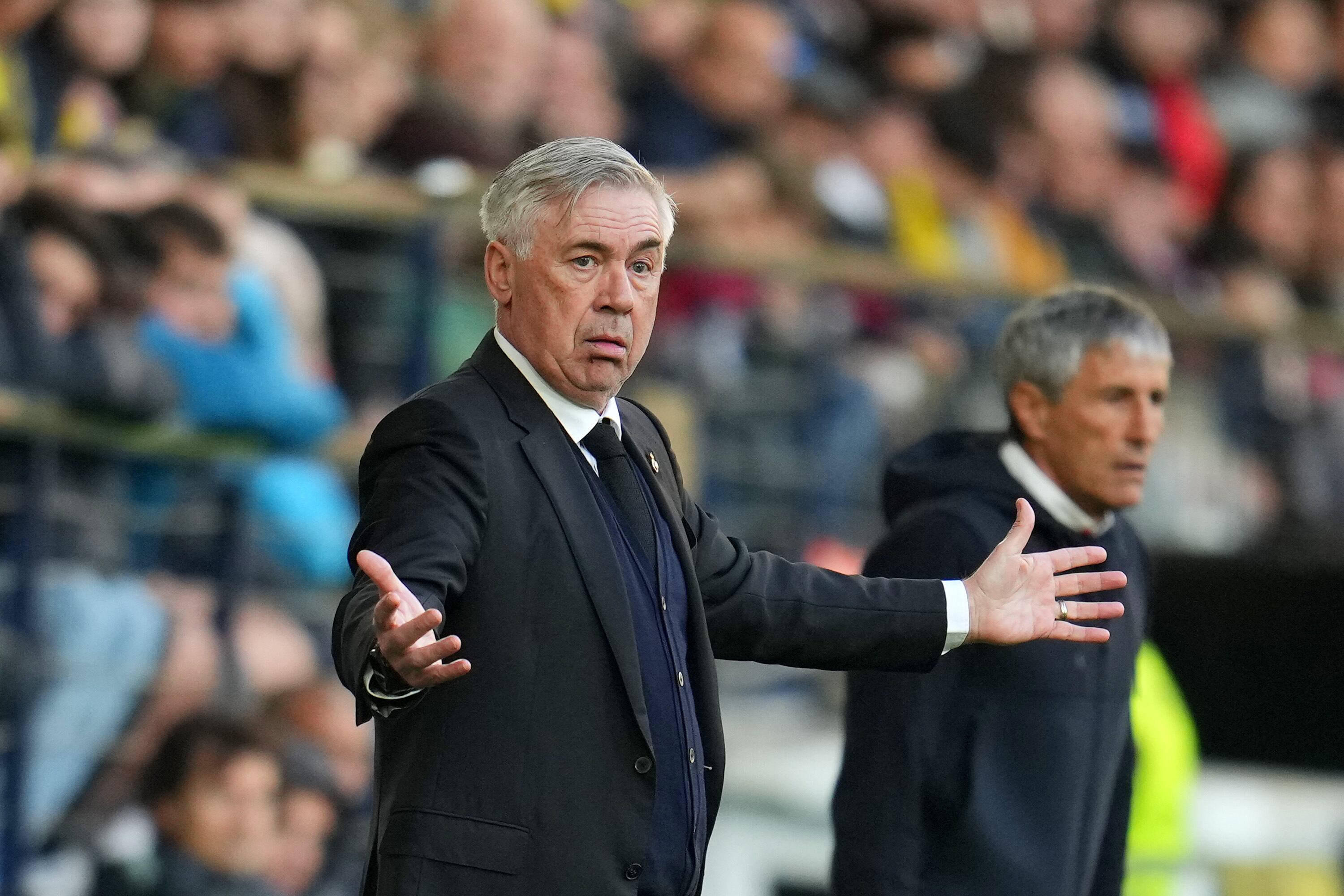 Ancelotti se lamenta de una acción en el Villarreal - Real Madrid.