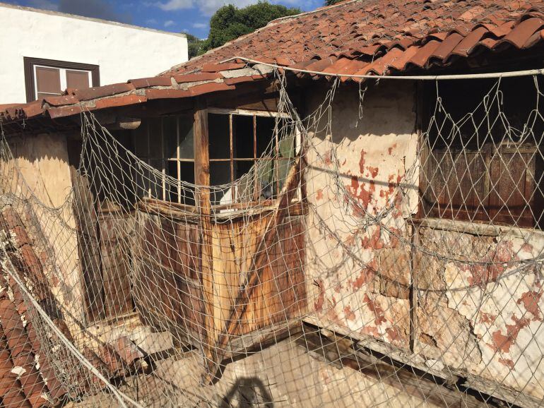 Vivienda del siglo XVII en estado ruinoso en el casco de Santa Cruz de Tenerife. 