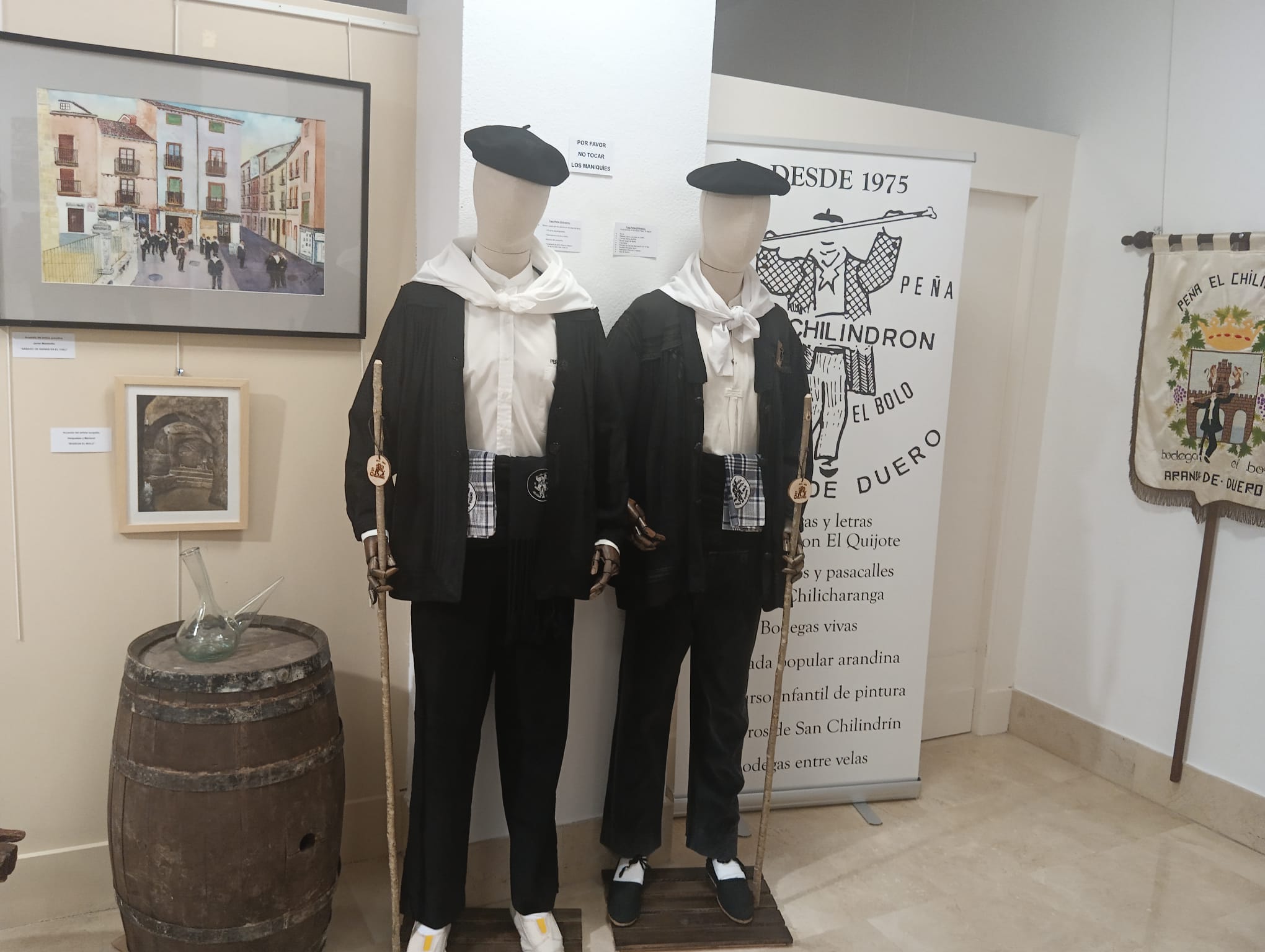 El atuendo oficial de la peña