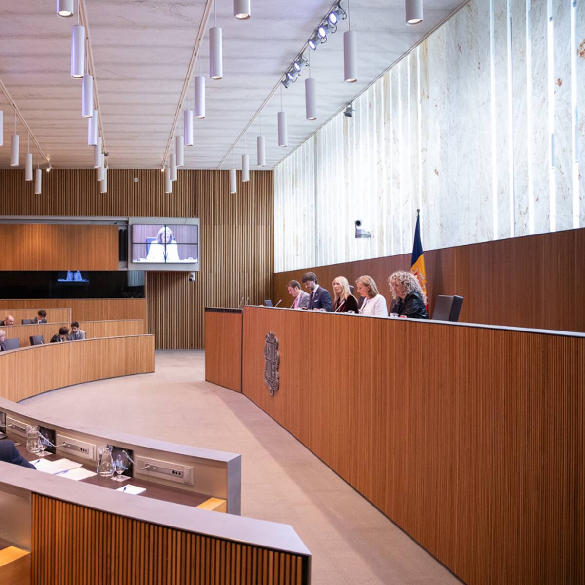 L'oposició demana reduir les quotes i rebaixar els criteris de reagrupament familiar