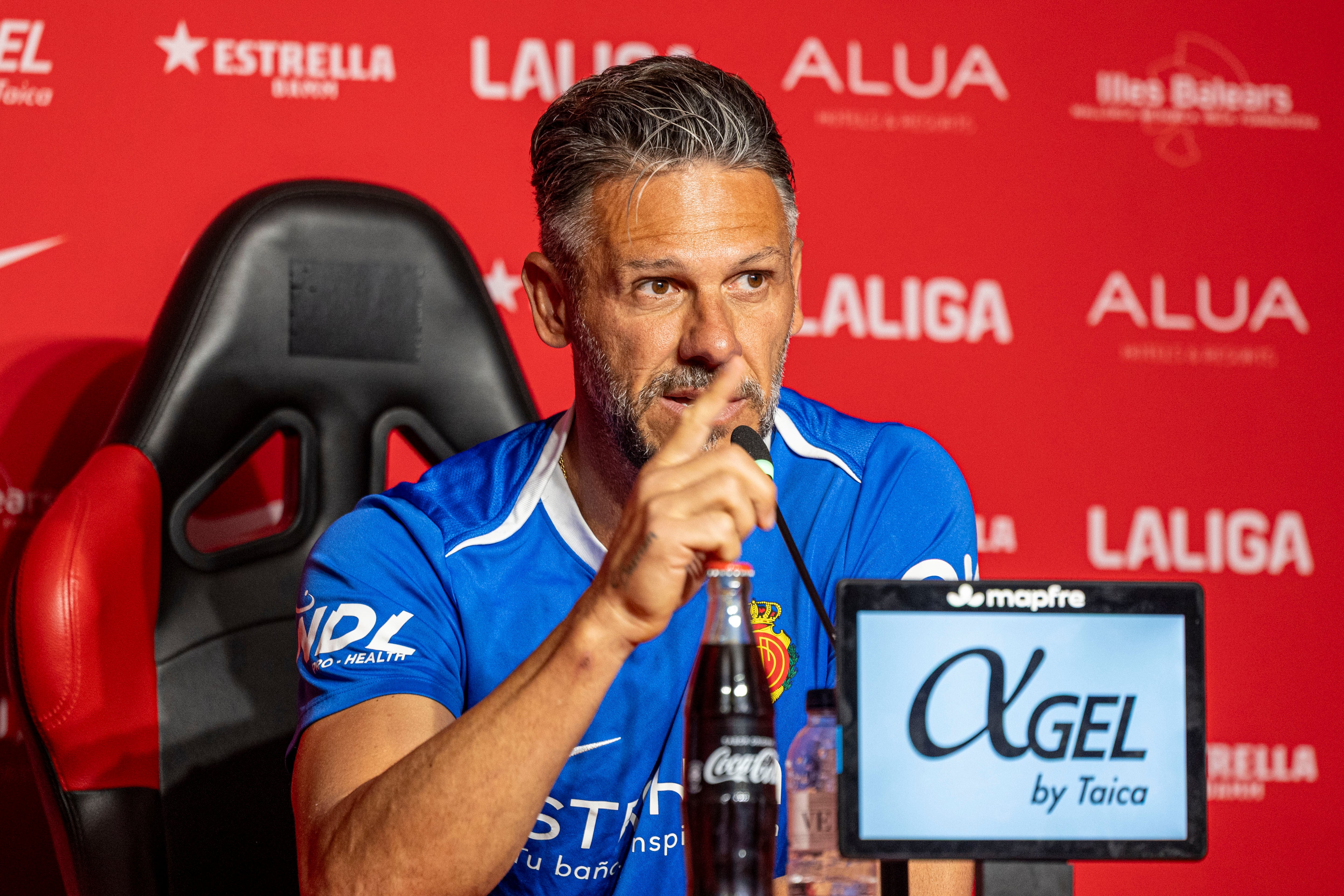 PALMA DE MALLORCA, 11/04/2026.- El técnico del RCD Mallorca, el argentino Martín Demichelis, da una rueda de prensa este sábado en Palma en la víspera del choque de la liga española de fútbol ante el Rayo Vallecano. EFE/ Cati Cladera