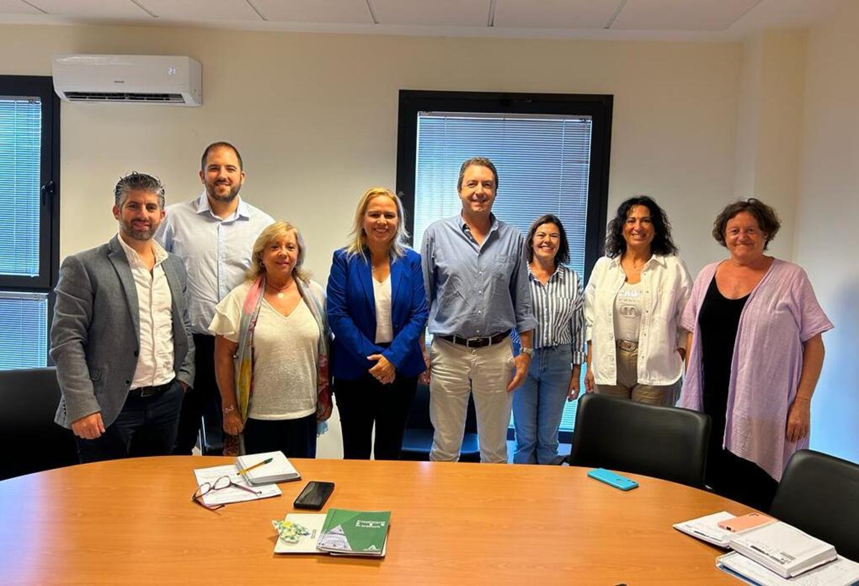 Responsables políticos y del Hospital San Juan Grande