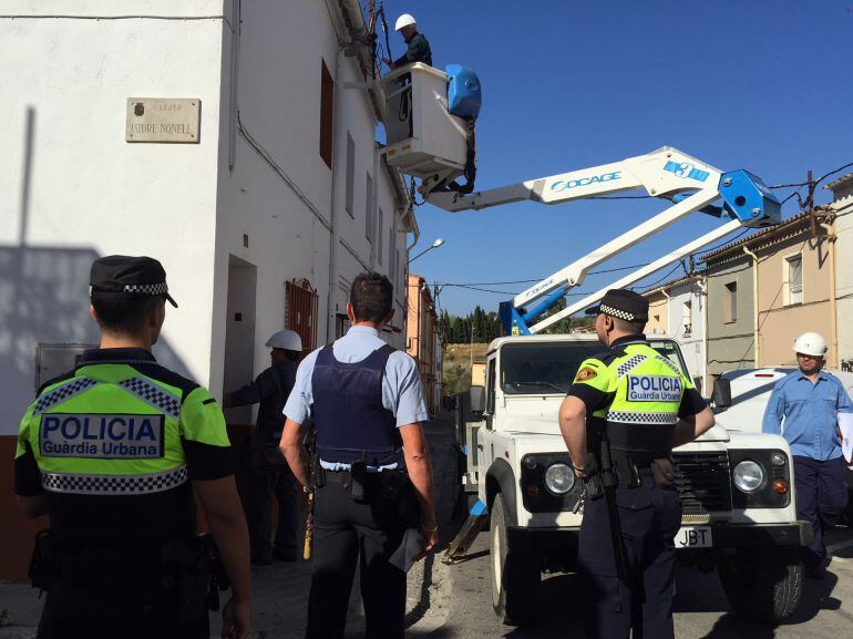 Operació contra veïns que punxen il·legalment la llum al barri del Culubret de Figueres