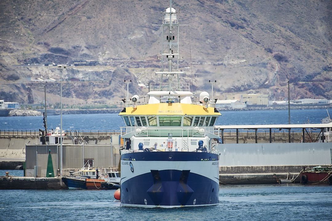 El buque oceanográfico &#039;Ángeles Alvariño&#039; partiendo de puerto para continuar la búsqueda de Anna y Tomás Gimeno.