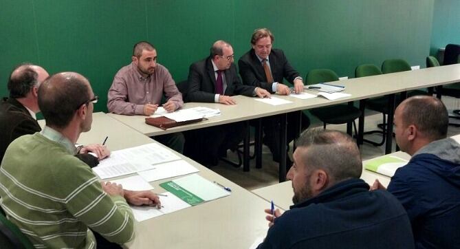 Reunión entre el ayuntamiento de Málaga, la dirección de Limasa y el comité de empresa en el SERCLA para abordar los servicios mínimos ante la huelga de basura de navidades