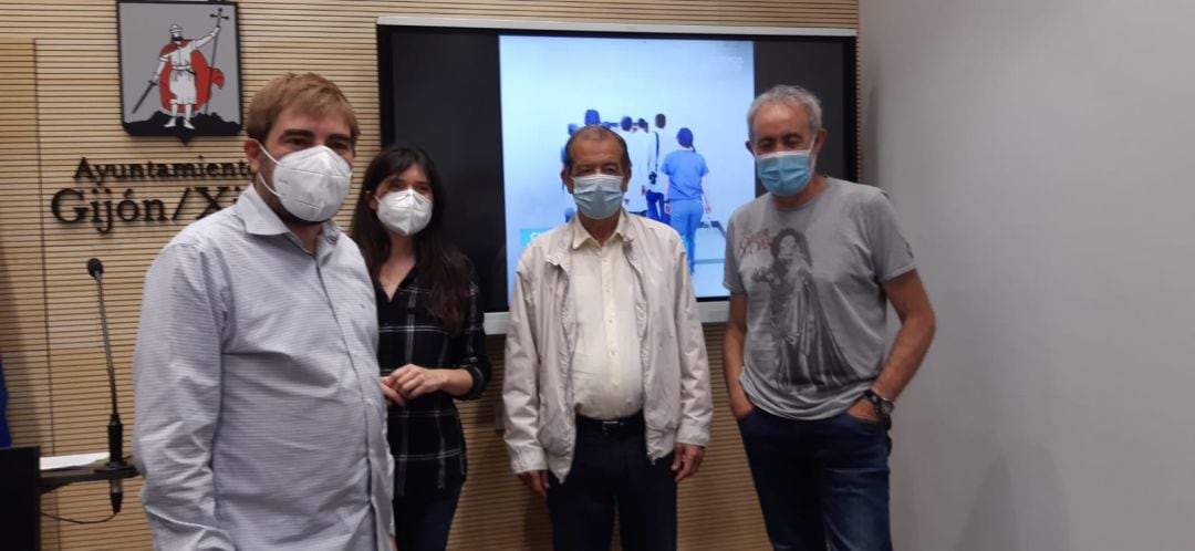 Daniel Ripa, Laura Tuero, Javier Civieta y Manuel Cañete, este viernes, en el Ayuntamiento de Gijón.