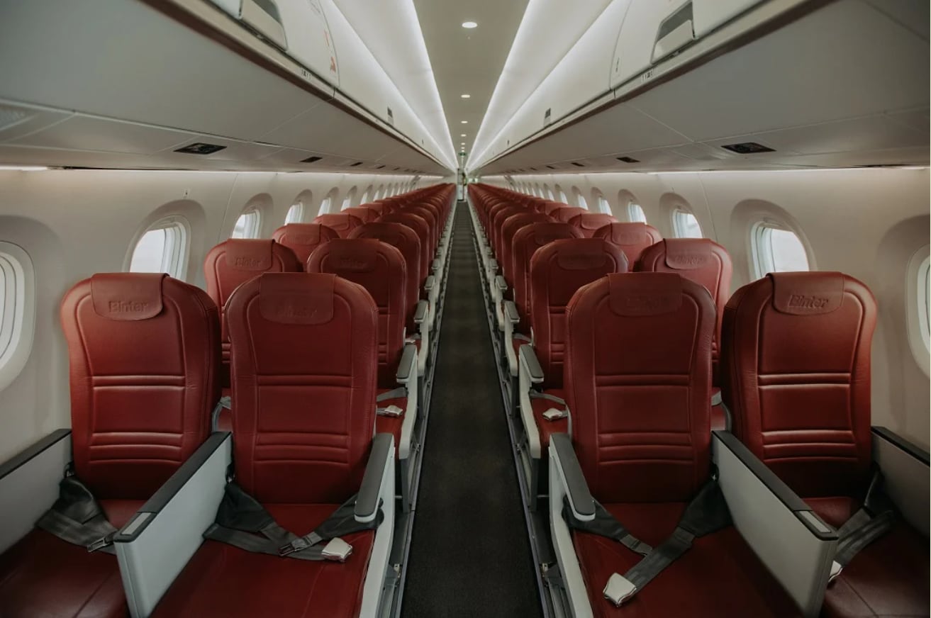 Imagen interior de un avión Embraer E195-E2 de la compañía Binter como el que conectará Córdoba con Las Palmas de Gran Canaria a partir del próximo 1 de abril de 2025