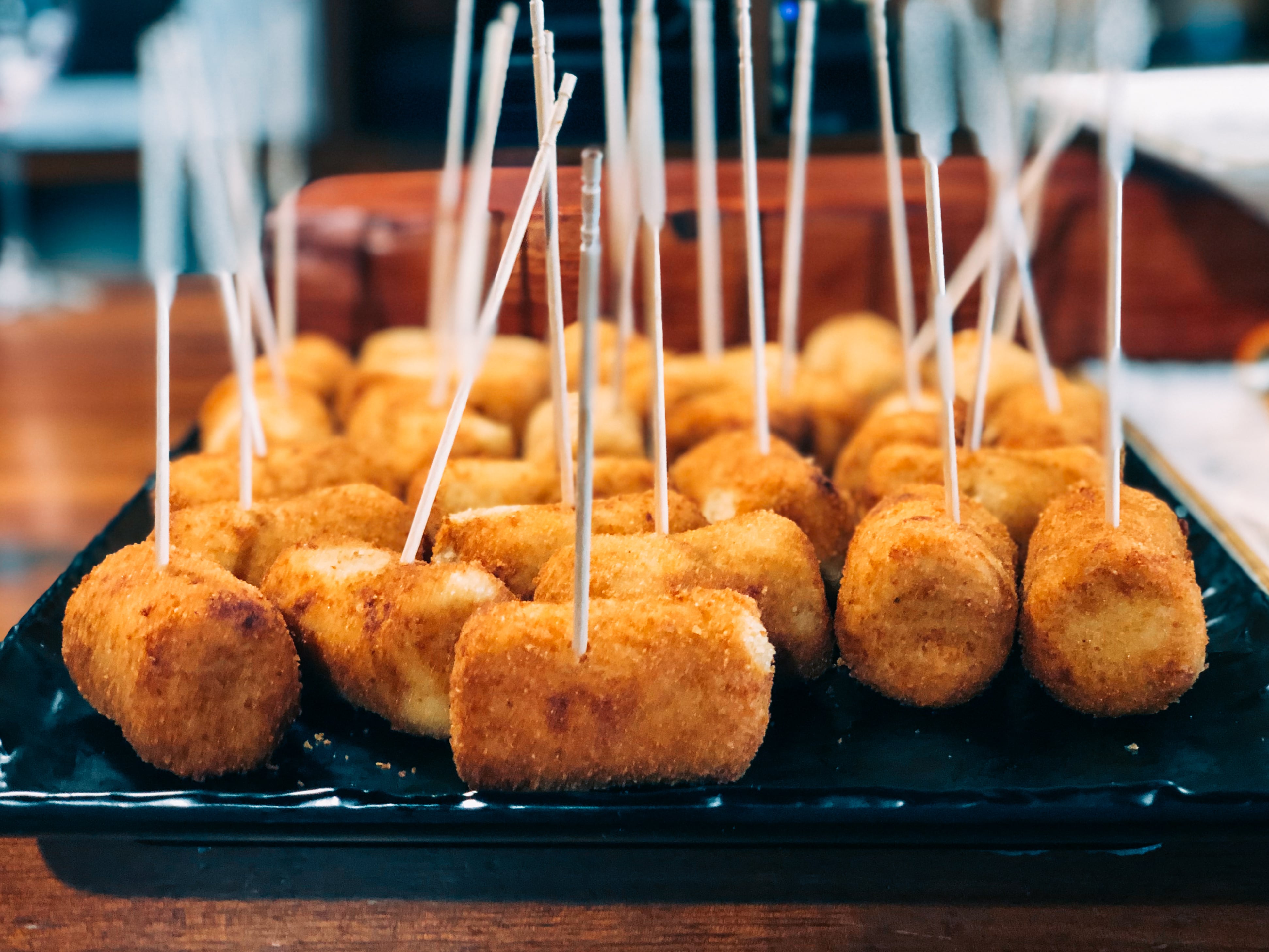 Dish plenty of croquettes, ready to eat.