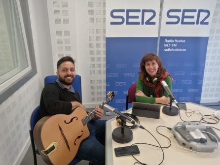 Mario Pousada (guitarra) y Manuela Garrido (voz)