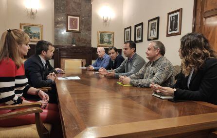 Momento de la reunión entre consistorio y organizaciones agrarias