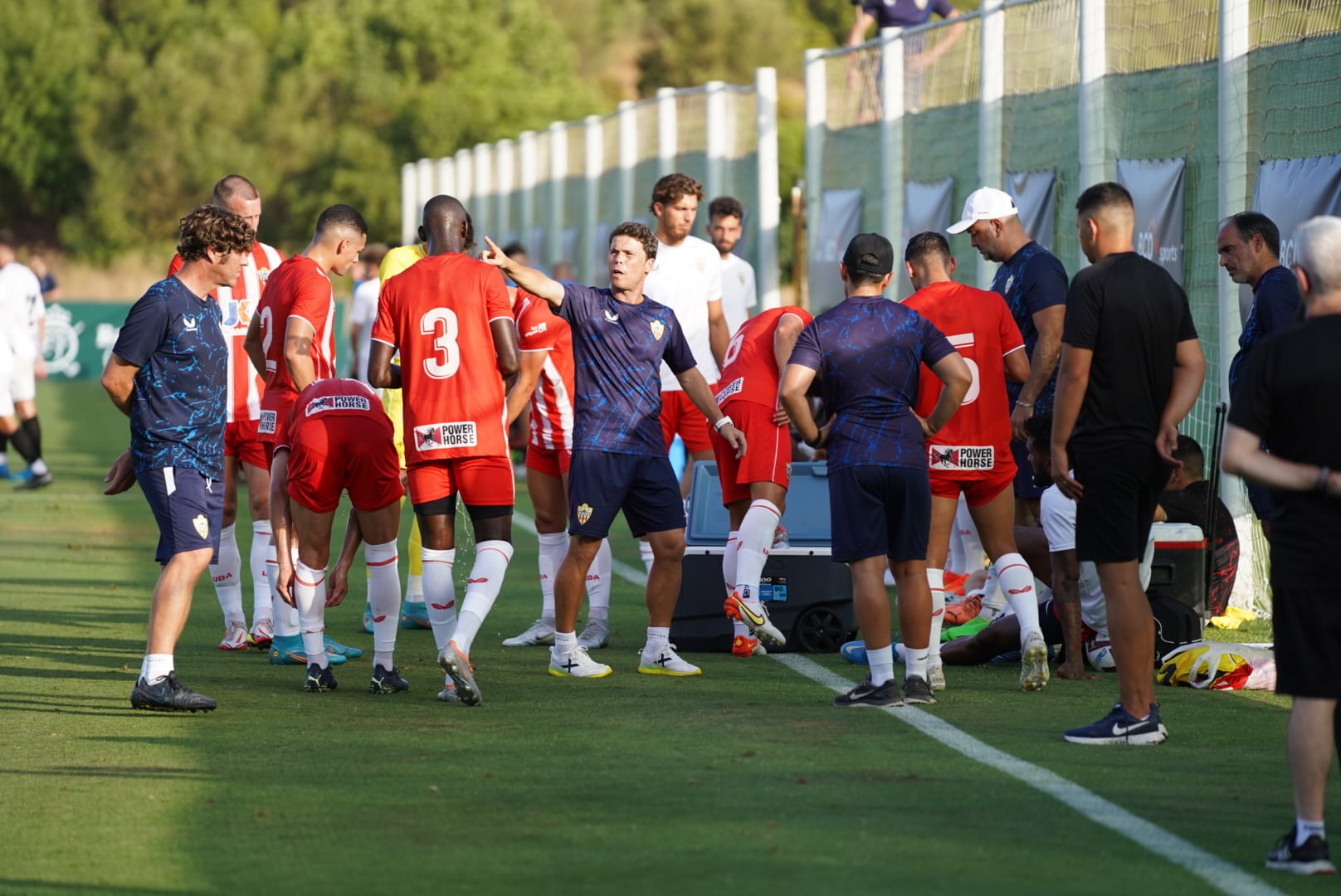 El UD Almería necesita un director de orquesta.