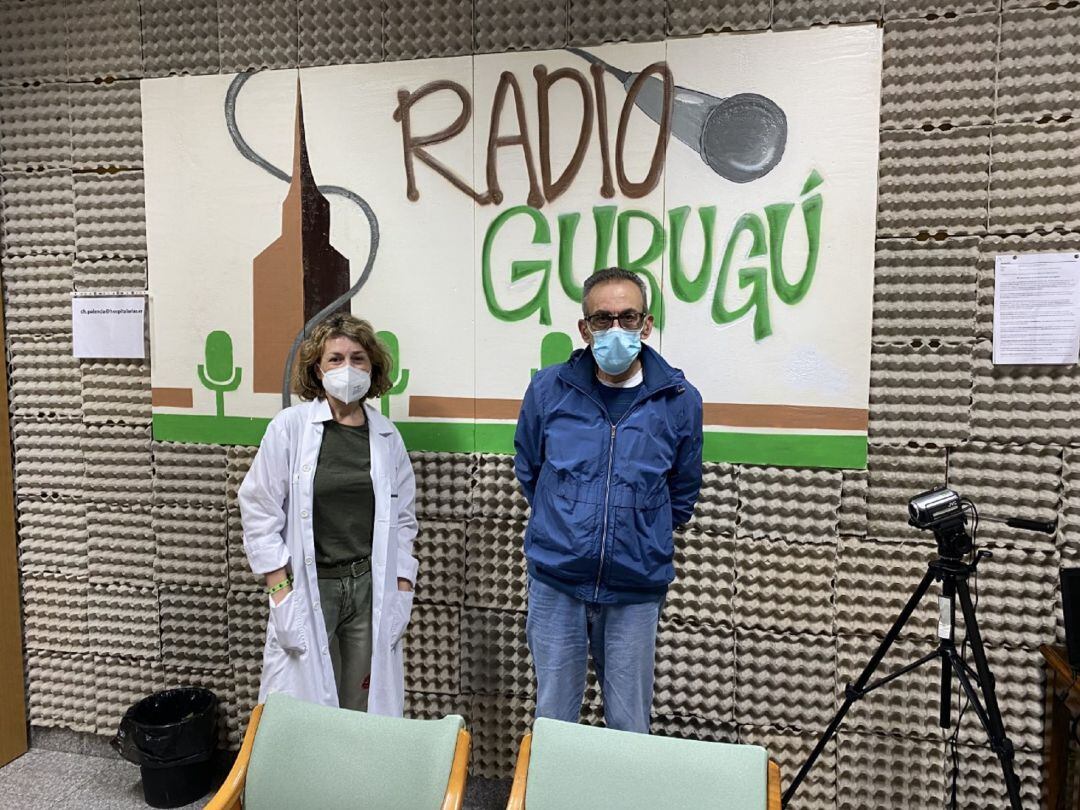 José Luis, de Radio Gurugú, entrevista a Berta, la responsable del servicio de farmacia del Centro Sociosanitario Hermanas Hospitalarias Palencia