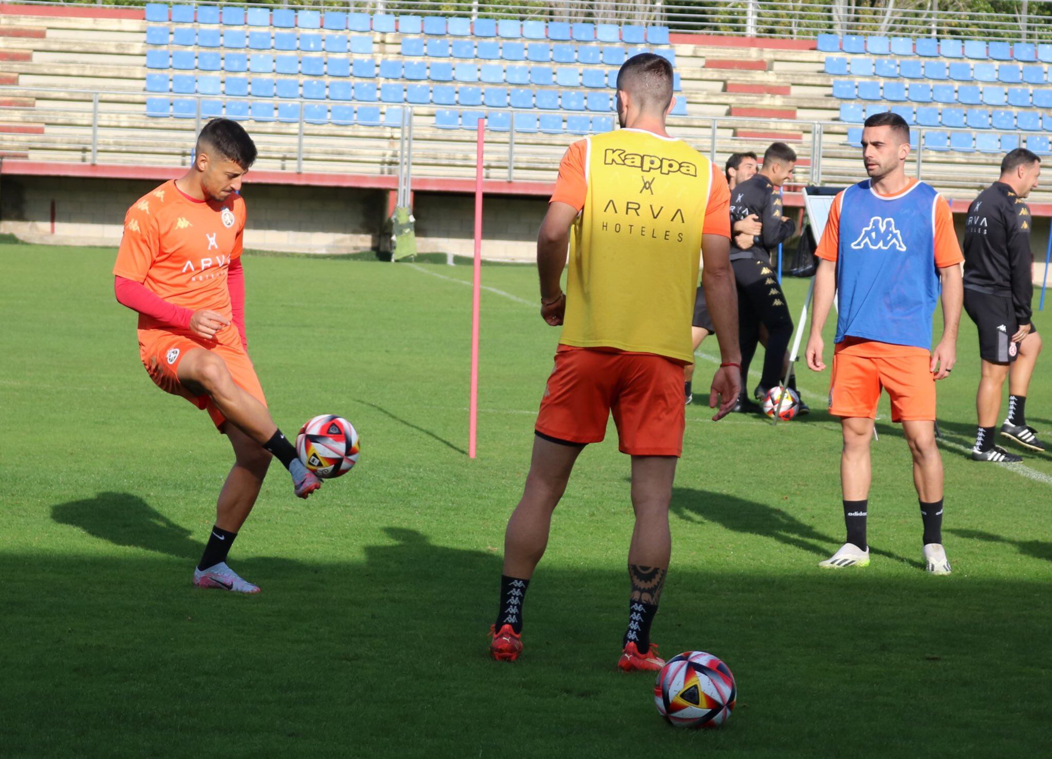 Los jugadores de la Cultural durante un entrenamiento.