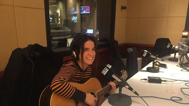 Mavica: "practico el 'artbusking', el arte de buscarse la vida"