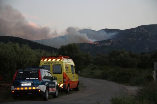 Les fortes ratxes de vent, la complexitat de l&#039;orografia i els focus secundaris, dificulten les tasques d&#039;extinció
