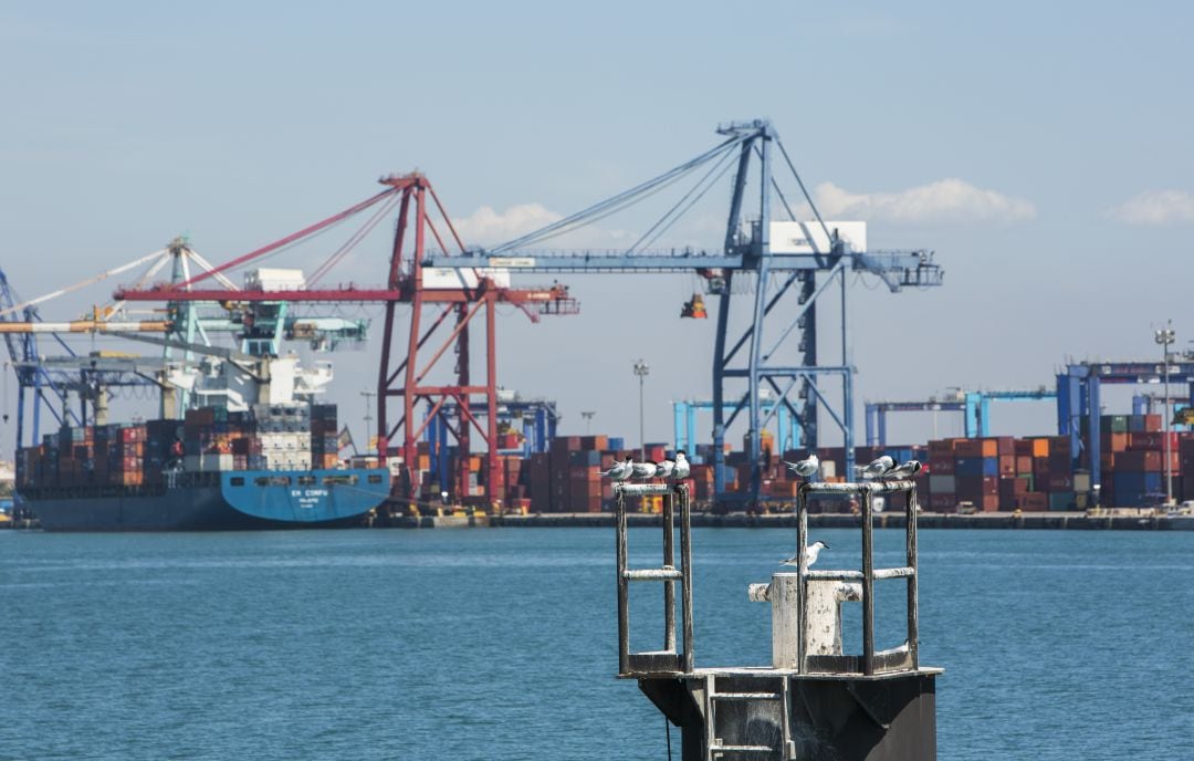 Instalaciones del puerto de València. 