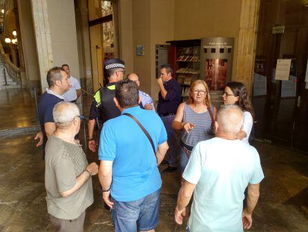 Alguns dels paradistes a l'interior de l'ajuntament