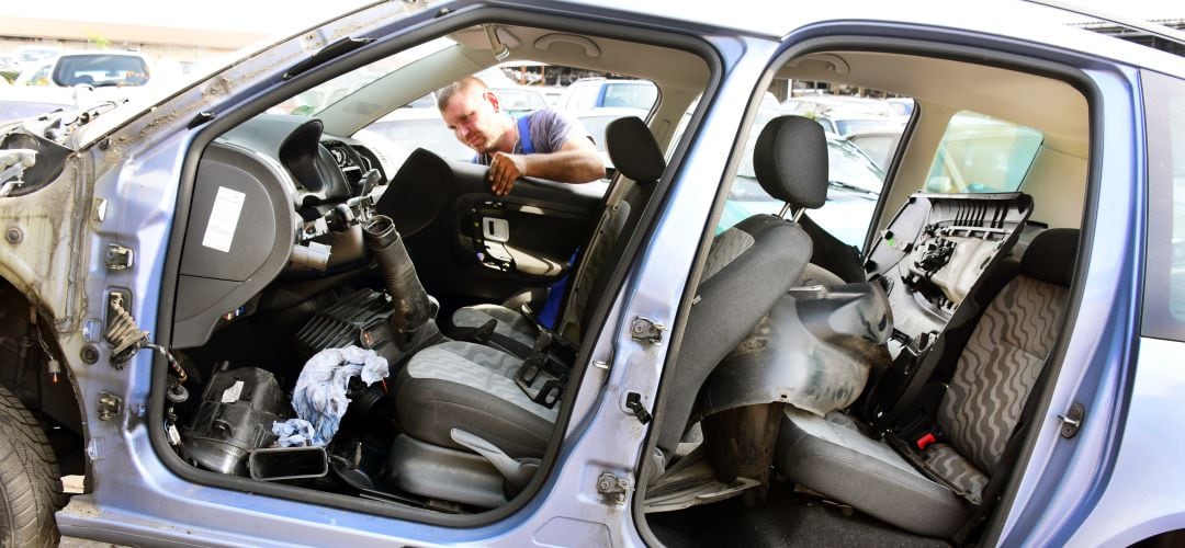 El Ayuntamiento de Fuenlabrada lleva más de dos décadas retirando coches abandonados en la calle. 