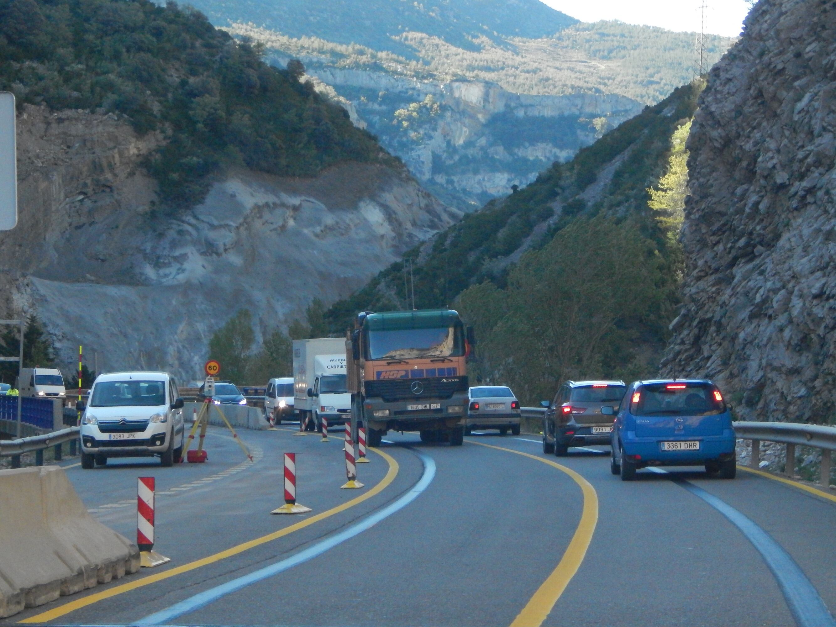 Las obras se paralizan durante estos días para no complicar la circulación en varios tramos de carreteras altoaragonesas