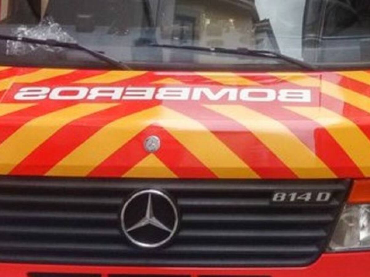 Un hombre sufre quemaduras en una mano al tratar de apagar un incendio en su piso en A Coruña