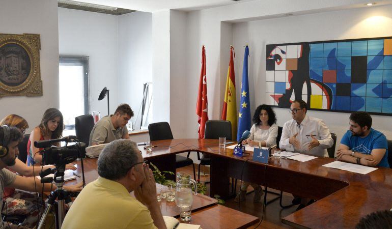 El equipo de gobierno ha adjudicado el contrato de teleasistencia con una duración de dos años