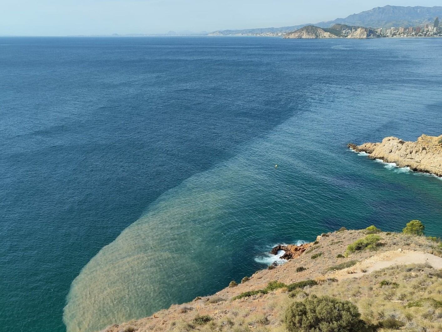 Imagen del vertido de aguas residuales autorizado por la Conselleria de Medio Ambiente en el Parque Natural de Serra Gelada / Benidorm